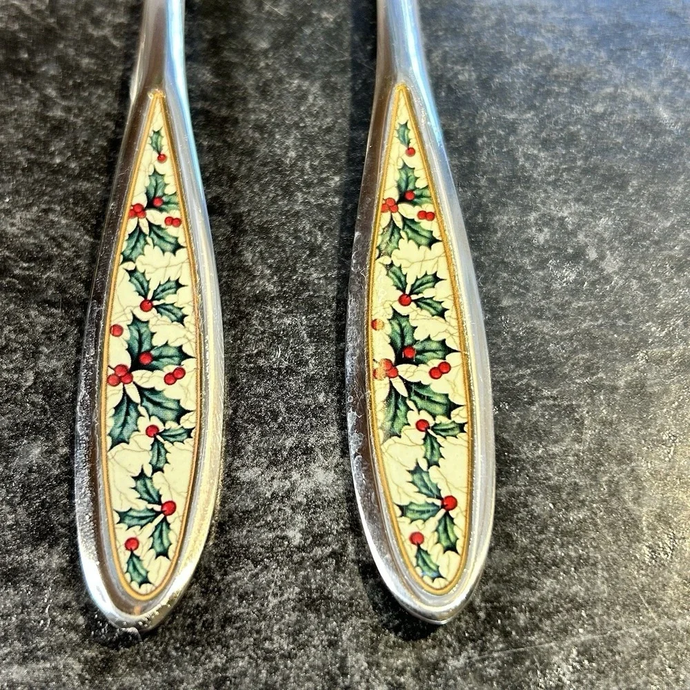 2- International HOLIDAY VINE Holly‎ Berry Stainless Flatware Butter Spreader